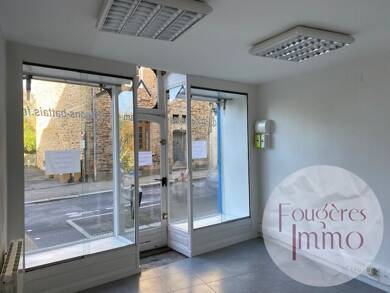 Local commercial à louer 490 € 52 m² de surface de vente Fougeres 35300