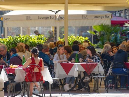 Hôtel à vendre Fonds de commerce 306 880 € 2 pièces 530 m² d'espace de restauration Uzès 30700