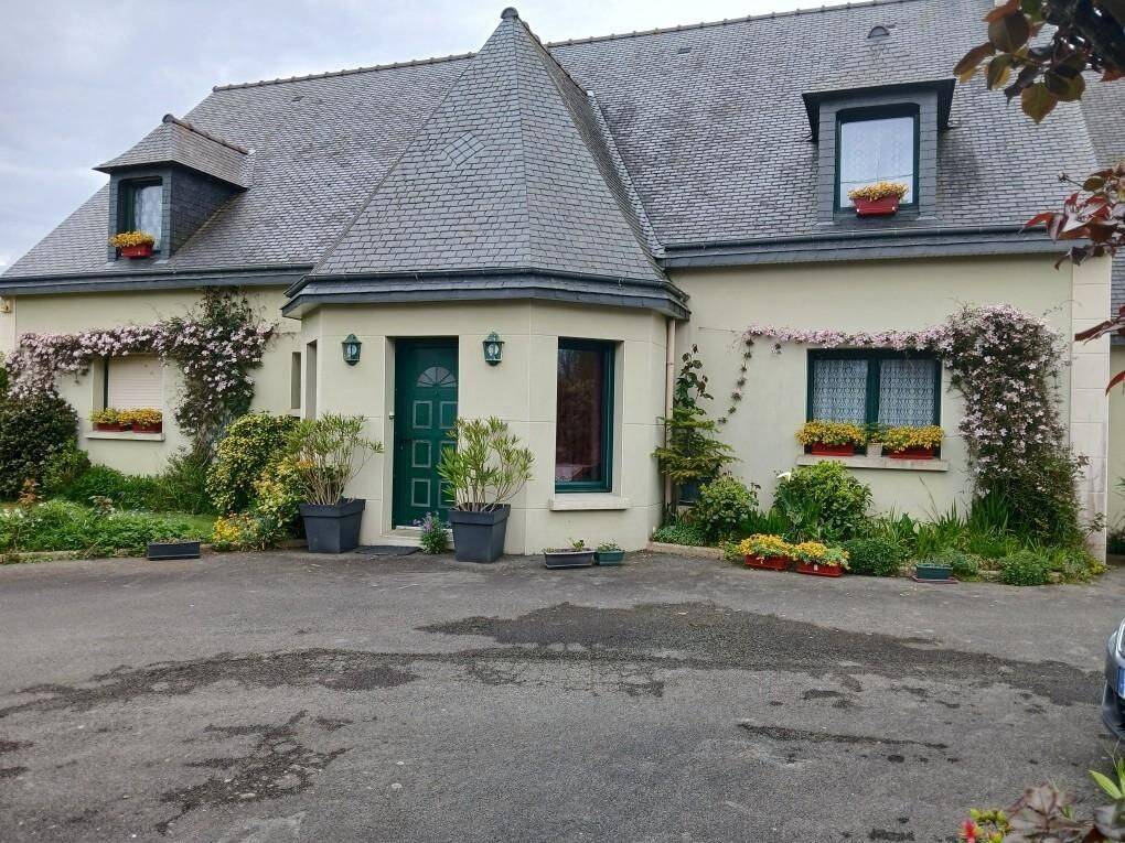 Maison 10 pièces 329 m² · à Châtelaudren-Plouagat · 329 m² · 365 750 €