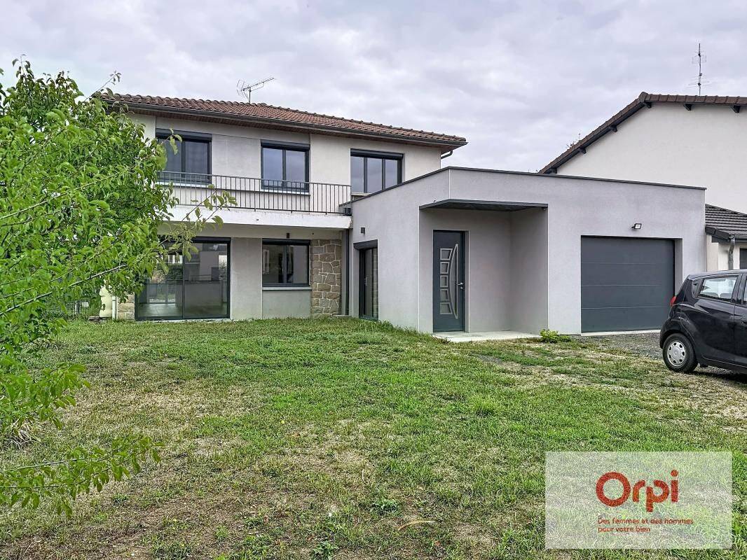 Maison 6 pièces 172 m² · à Cébazat · 172,1 m² · 1 450 €/mois