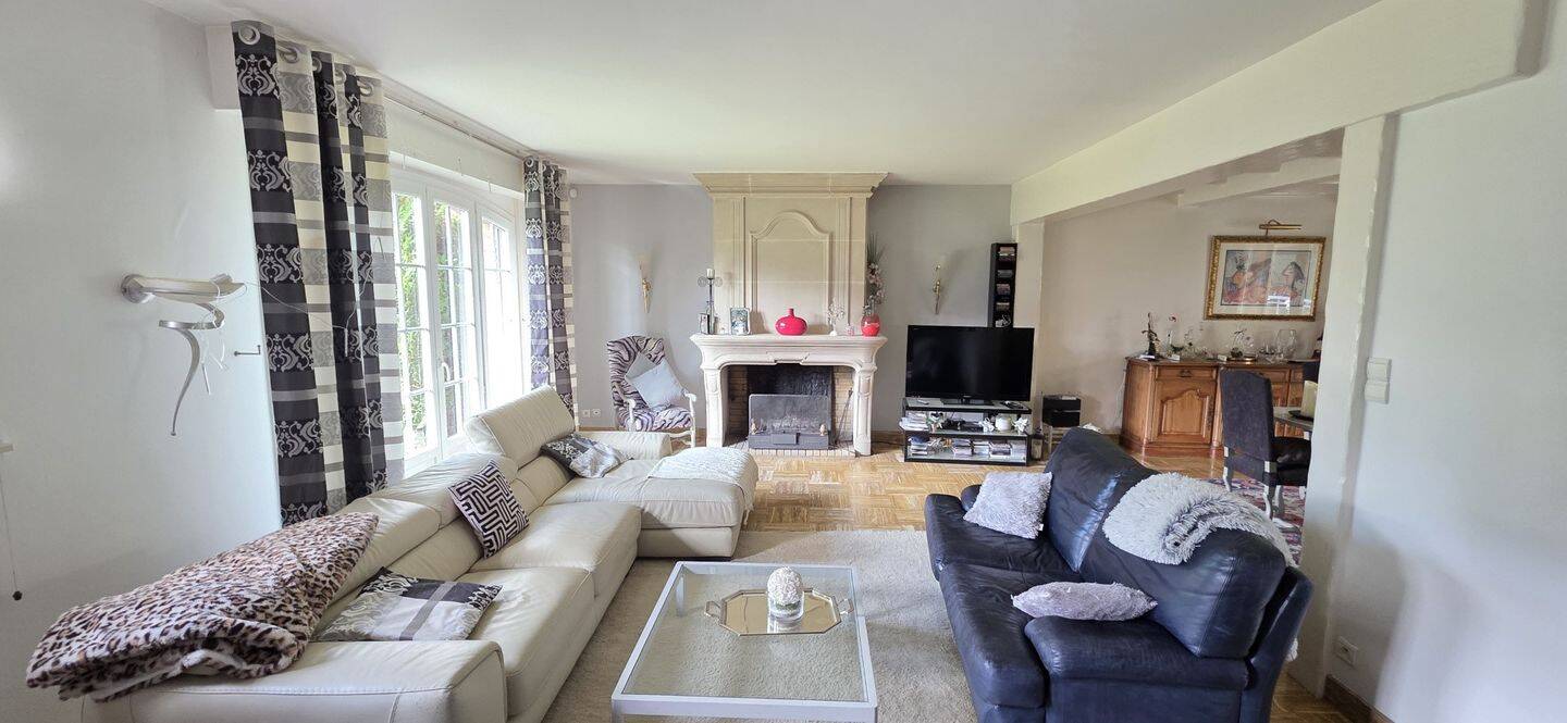 Maison 8 pièces 216 m² · à Bauvin · 216 m² · 618 000 €