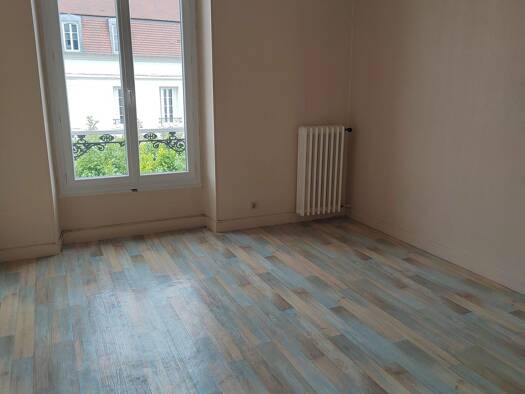 Appartement à louer 660 € 4 pièces 73 m² Étage 1/2 disponible dès maintenant Le Prieure Est-Ecarts Saint-Florentin 89600