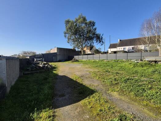 Terrain constructible à vendre 79 500 € 714 m² de terrain Landivisiau 29400