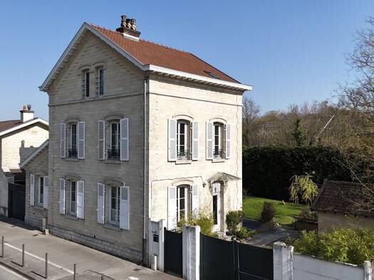 Maison à vendre 730 000 € 6 pièces 4 chambres 144 m² 478 m² de terrain Centre-Gare Chantilly 60500