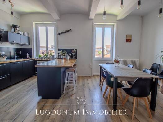 Appartement à vendre 235 000 € 6 pièces 3 chambres 144 m² Étage 2/2 Est Belleville-en-Beaujolais 69220