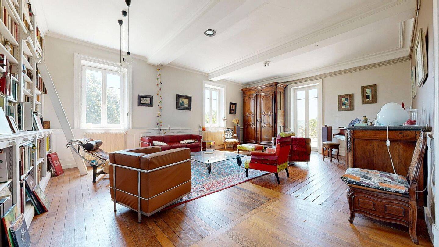 Maison 10 pièces 300 m² · à Lyon 9ème Arrondissement · 300 m² · 1 050 000 €