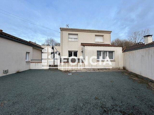 Maison 6 pièces 124 m² · à Vairé · 124 m² · 856 €/mois