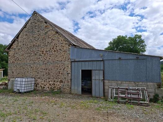 Terrain à vendre 59 800 € 8 984 m² de terrain Javron-les-Chapelles 53250