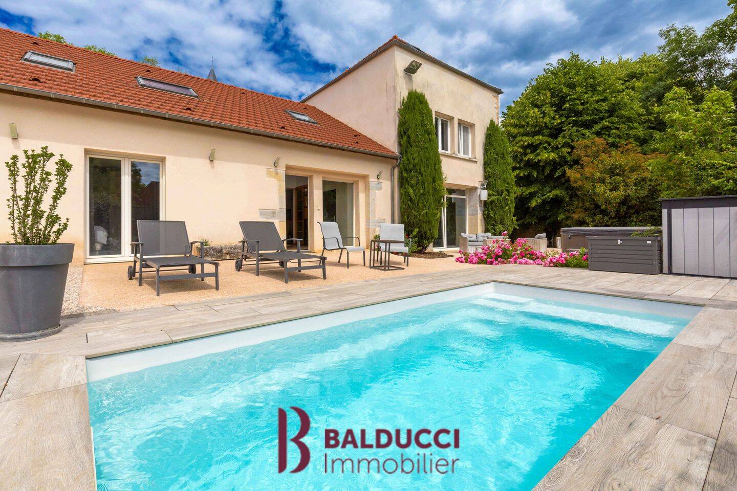 Maison 9 pièces 250 m² · à Fontaine-lès-Dijon · 249,9 m² · 1 692 000 €