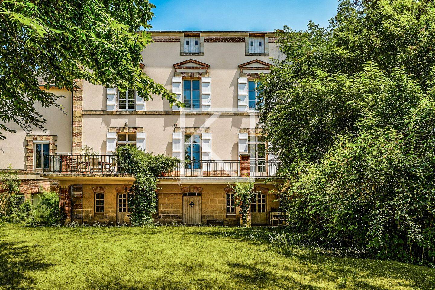 Maison 8 pièces 261 m² · à Durtal · 261 m² · 530 000 €