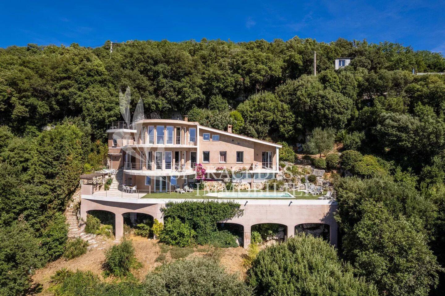 Maison 6 pièces 191 m² · à Grasse · 191 m² · 1 050 000 €
