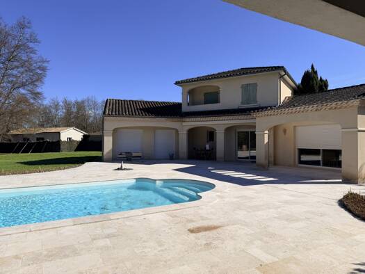 Maison à vendre 840 000 € 6 pièces 4 chambres 169 m² 4 512 m² de terrain Le Pian-Médoc 33290