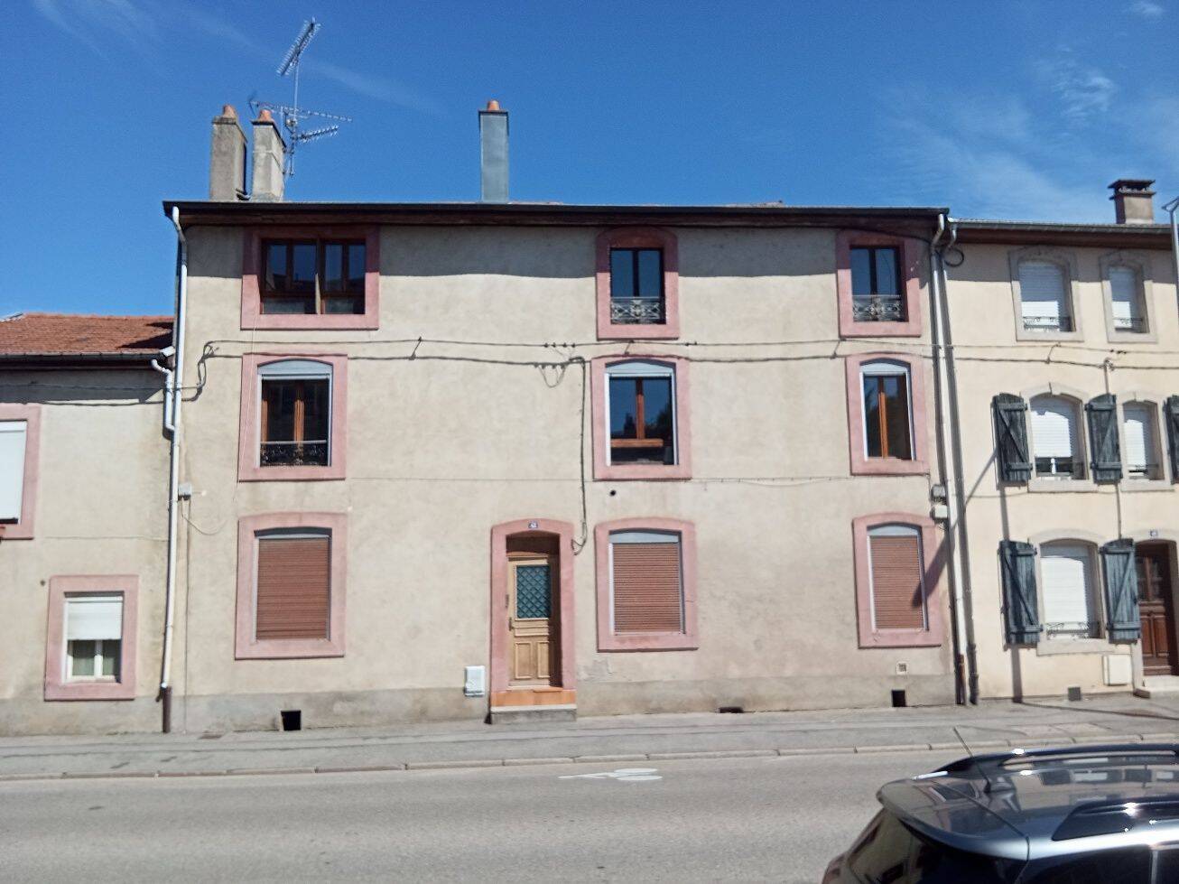 Maison 14 pièces 370 m² · à Lunéville · 370 m² · 250 000 €