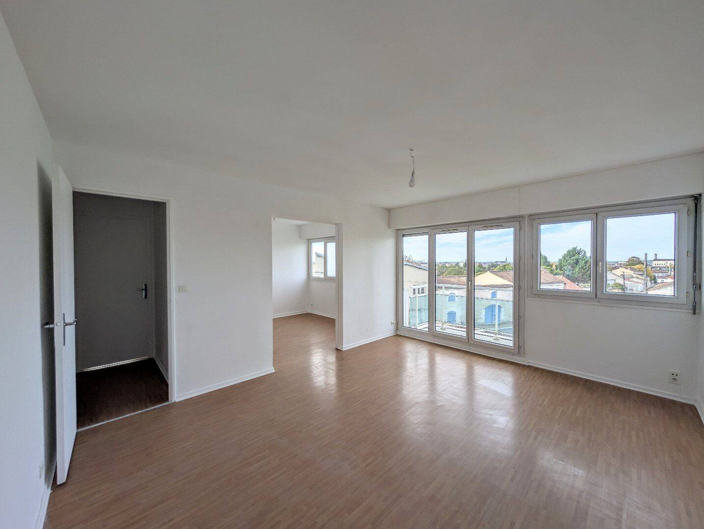 Appartement 5 pièces 90 m² · à Cognac · 90 m² · 800 €