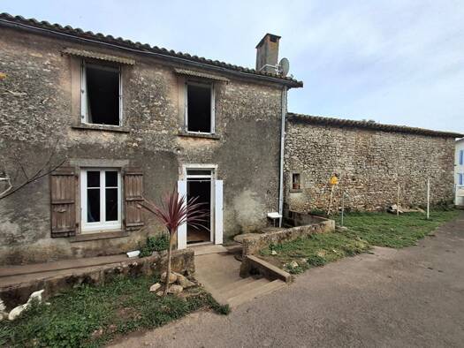 Maison à vendre 69 000 € 4 pièces 2 chambres 115,4 m² 438 m² de terrain Cezais 85410