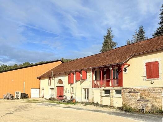 Demeure à vendre 1 612 000 € 14 pièces 5 chambres 1 540 m² 35 214 m² de terrain Sainte-Marie-de-Chignac 24330