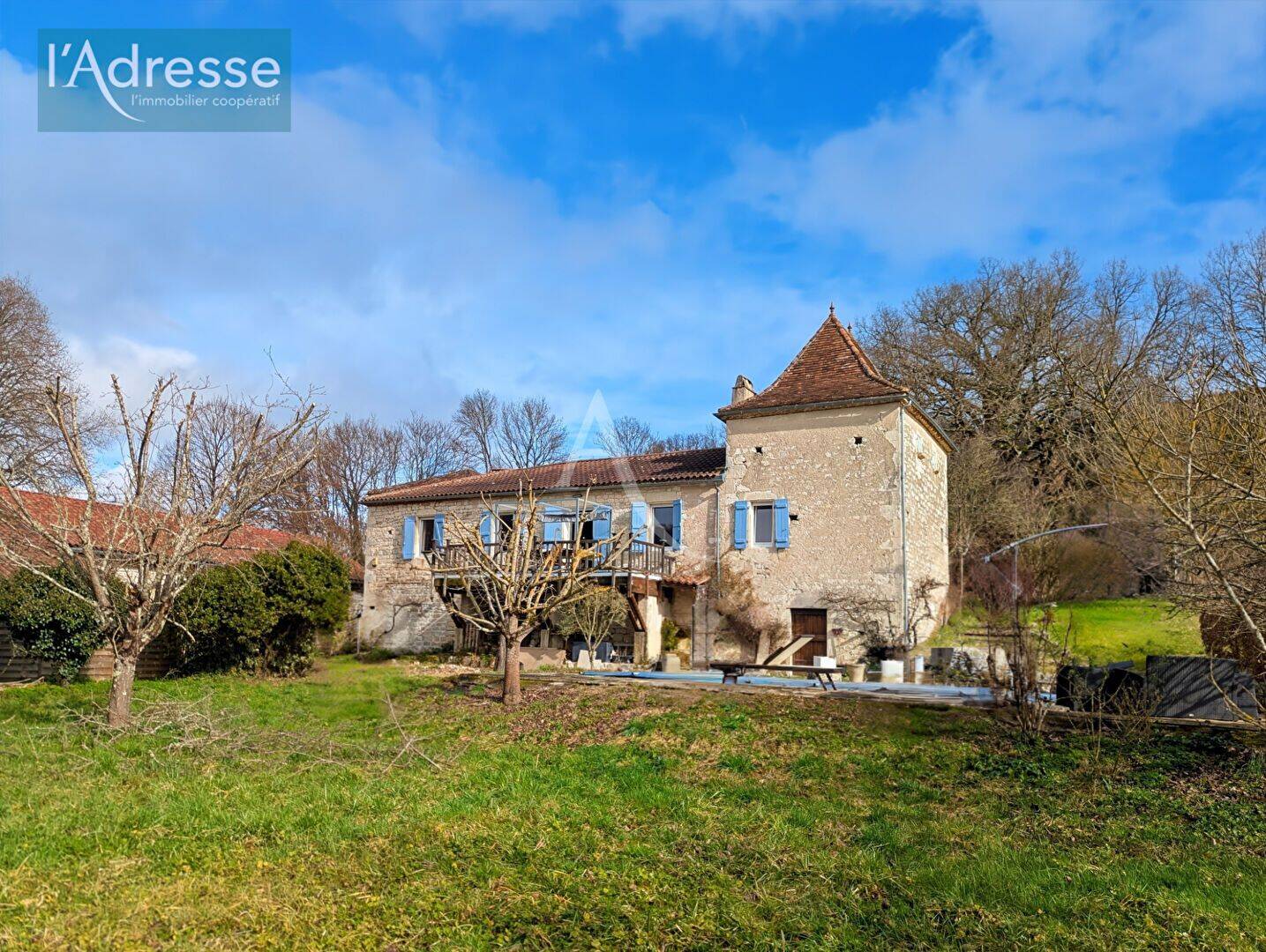 Maison Quercynoise avec pigeonnier et piscine - proche Montcuq