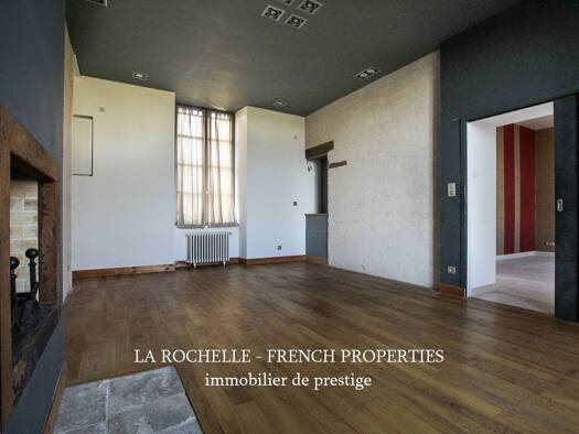 Maison à vendre 450 000 € 6 pièces 4 chambres 252 m² 4 662 m² de terrain Fontenay-le-Comte 85200