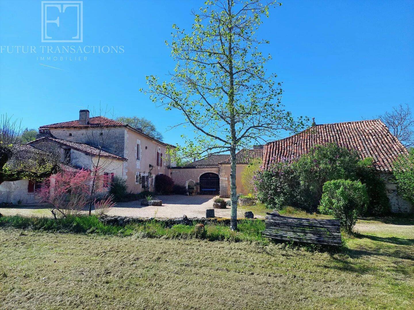 Maison 16 pièces 390 m² · à Mareuil en Périgord · 390 m² · 367 500 €