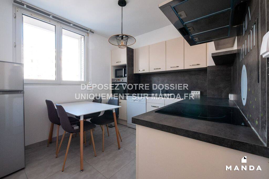 Colocation à louer - Grenoble - 330 € - 4 pièces, 3 chambres, RDC · 330 €