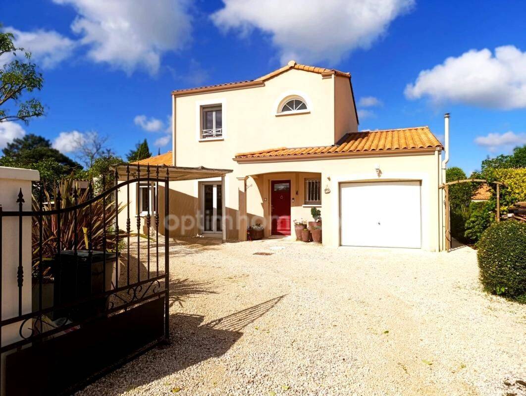 Maison 7 pièces 120 m² · à Saint-Maurice-le-Girard · 120 m² · 237 000 €