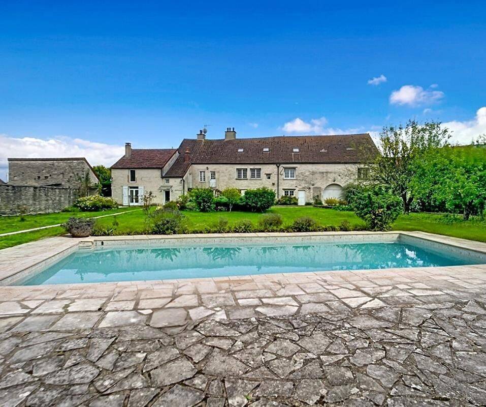 Maison 9 pièces 353 m² · à Nitry · 353 m² · 365 000 €