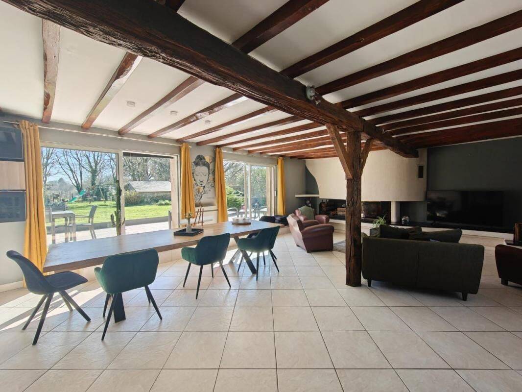 Maison 7 pièces 206 m² · à Fay-de-Bretagne · 206 m² · 397 000 €