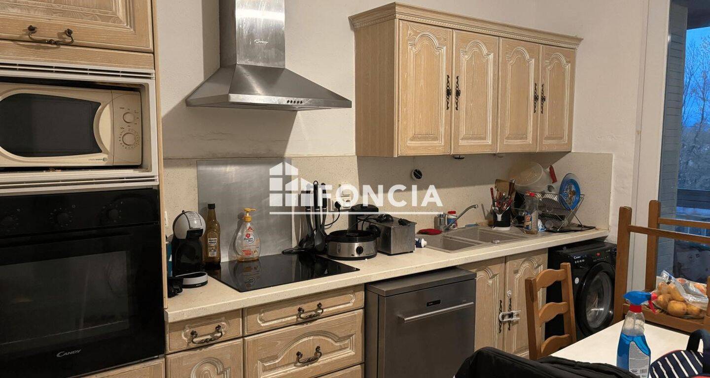 Appartement 4 pièces 81 m² · à Pont-Saint-Esprit · 80,8 m² · 60 000 €