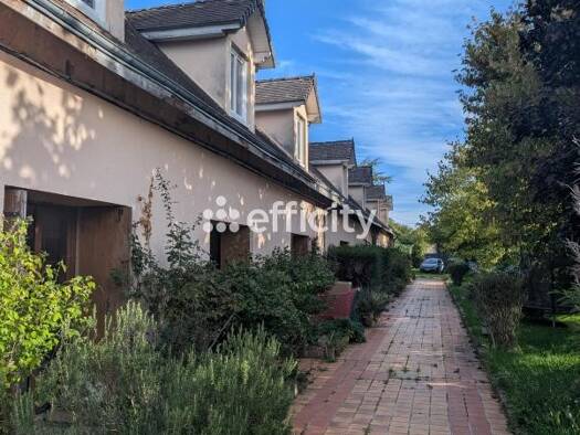 Maison à vendre 324 900 € 12 pièces 6 chambres 518 m² 3 710 m² de terrain Congé-sur-Orne 72290