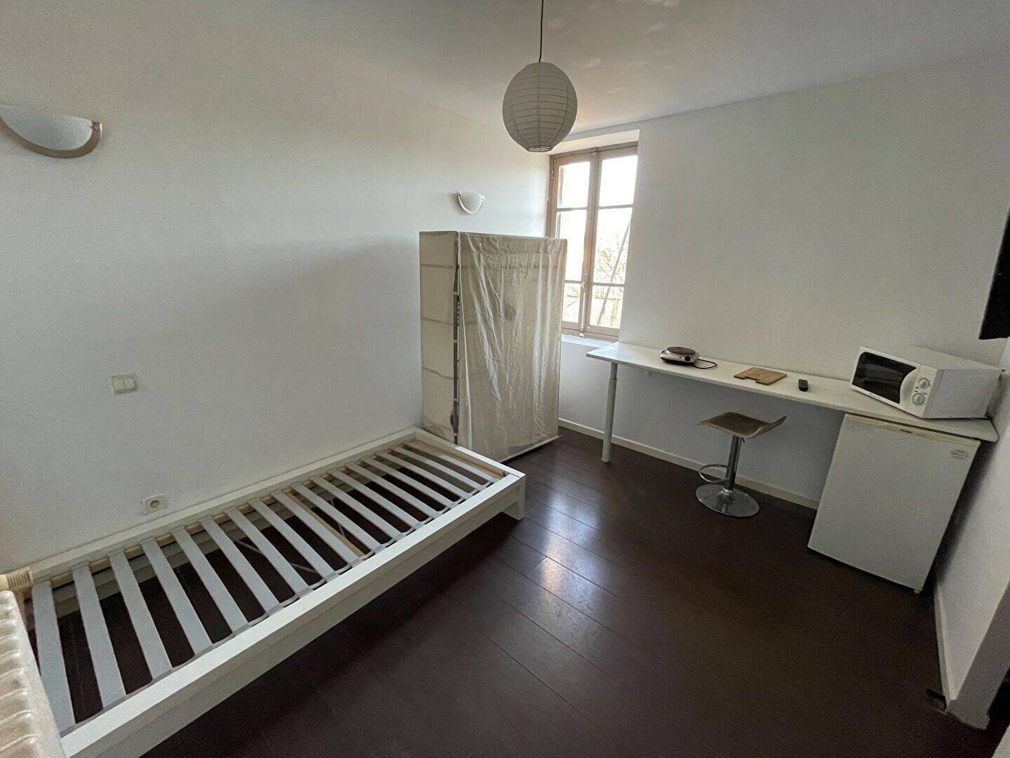 Appartement 1 pièce 15 m² · à Nîmes · 15 m² · 374 €
