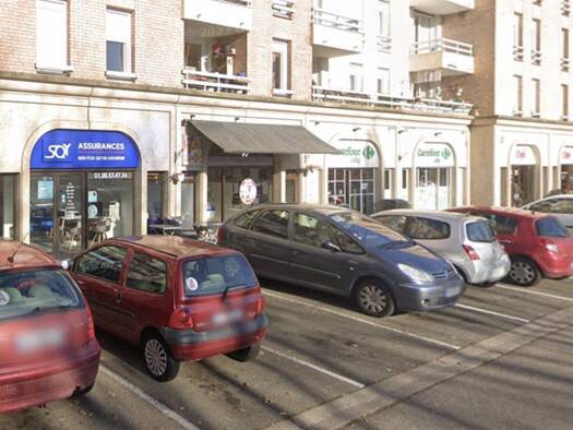 Boutique à louer 6 400 € 2 pièces 188 m² de surface de vente Montigny-le-Bretonneux 78180