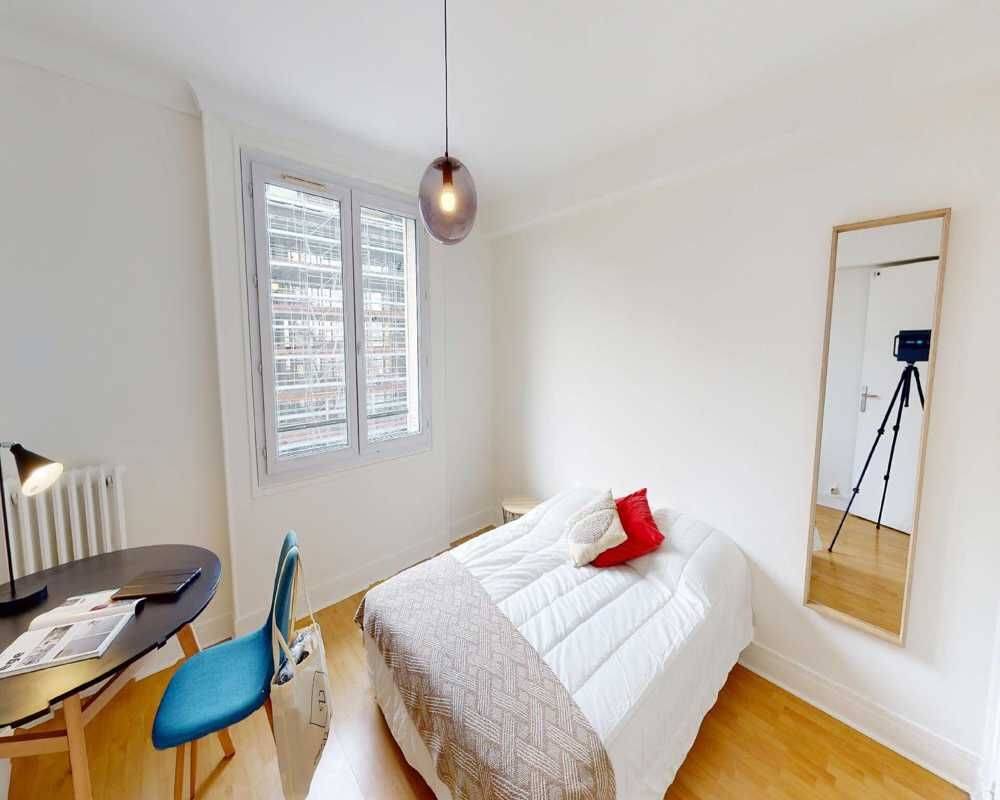 Appartement 4 pièces 90 m² · à Paris 17ème Arrondissement · 90 m² · 1 300 €/mois