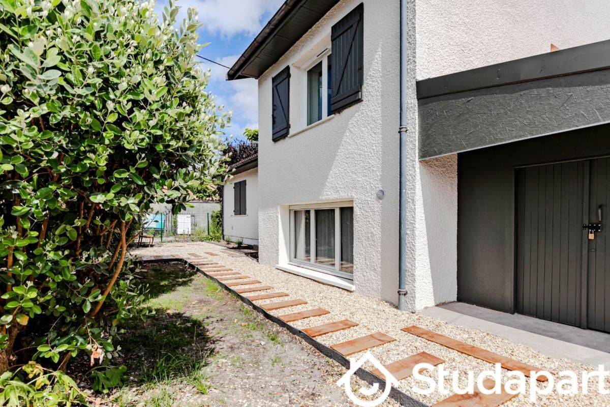 1 pièce 12 m² · à Pessac · 12 m² · 660 €