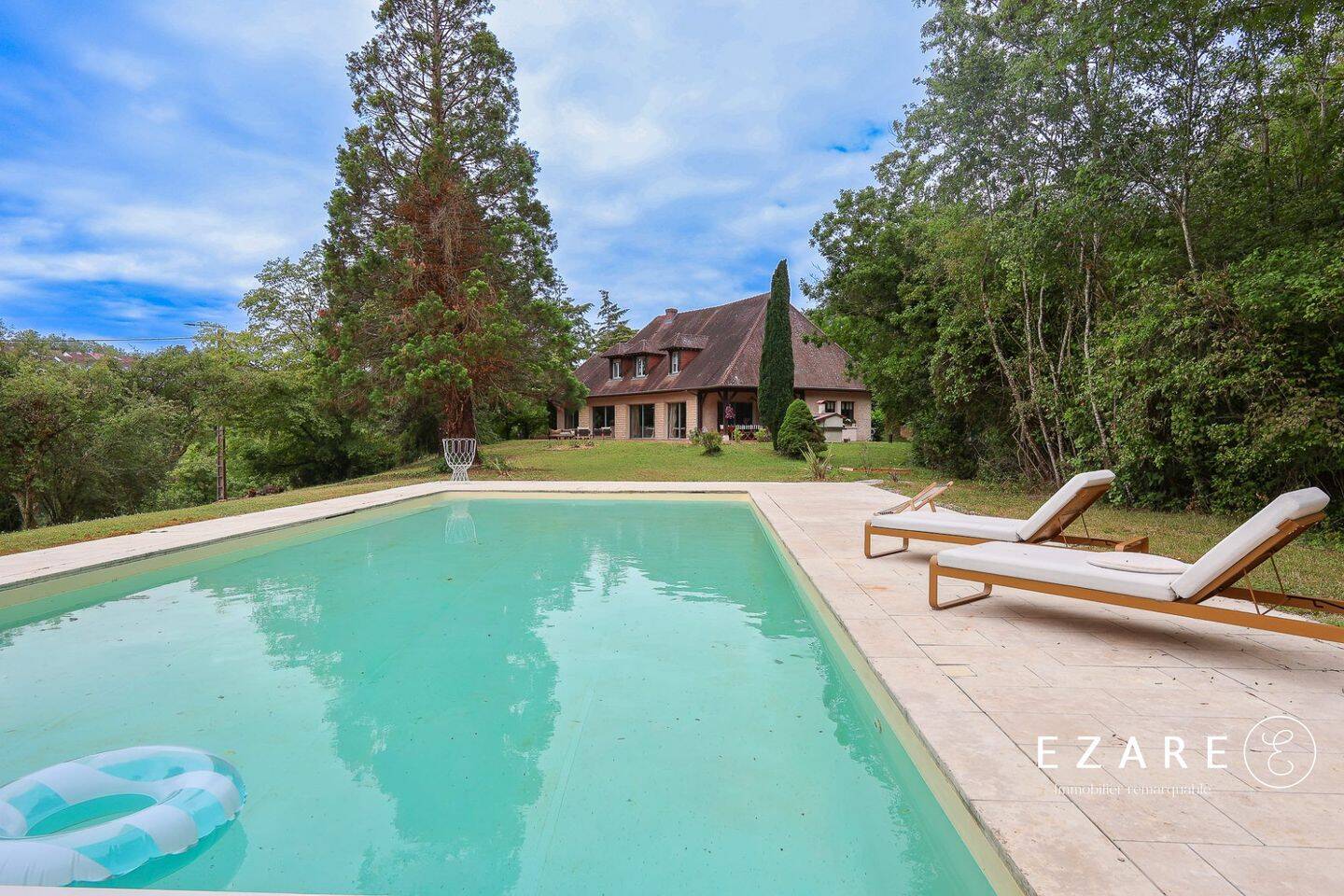 Maison 7 pièces 300 m² · à Dijon · 300 m² · 1 290 000 €