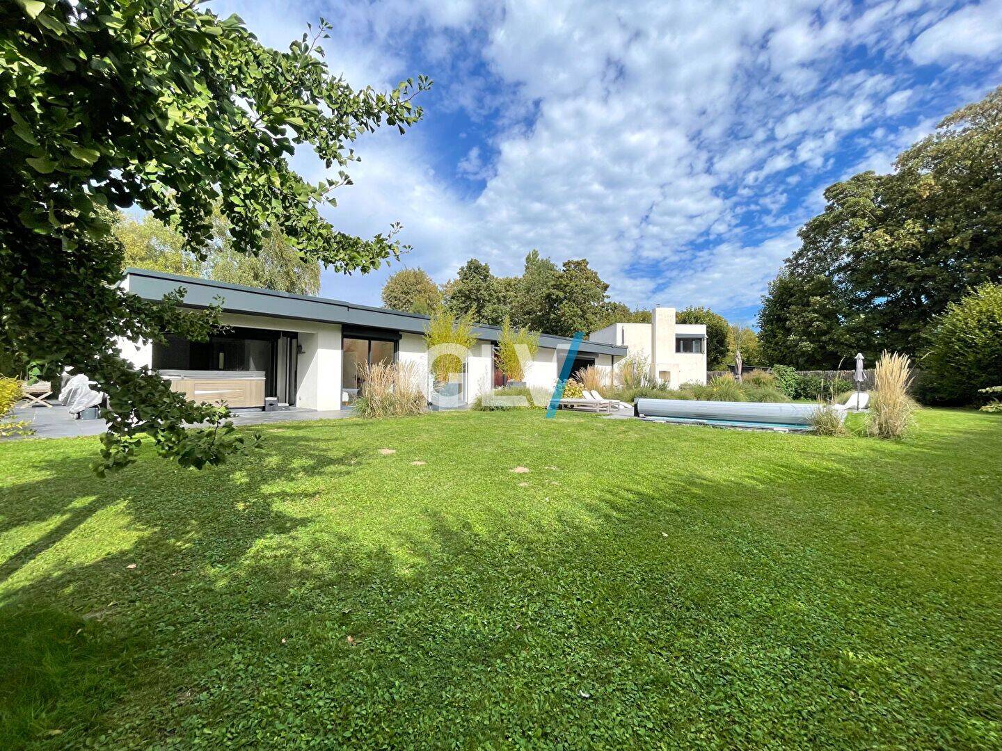 Maison 7 pièces 280 m² · à Cysoing · 280 m² · 1 080 000 €