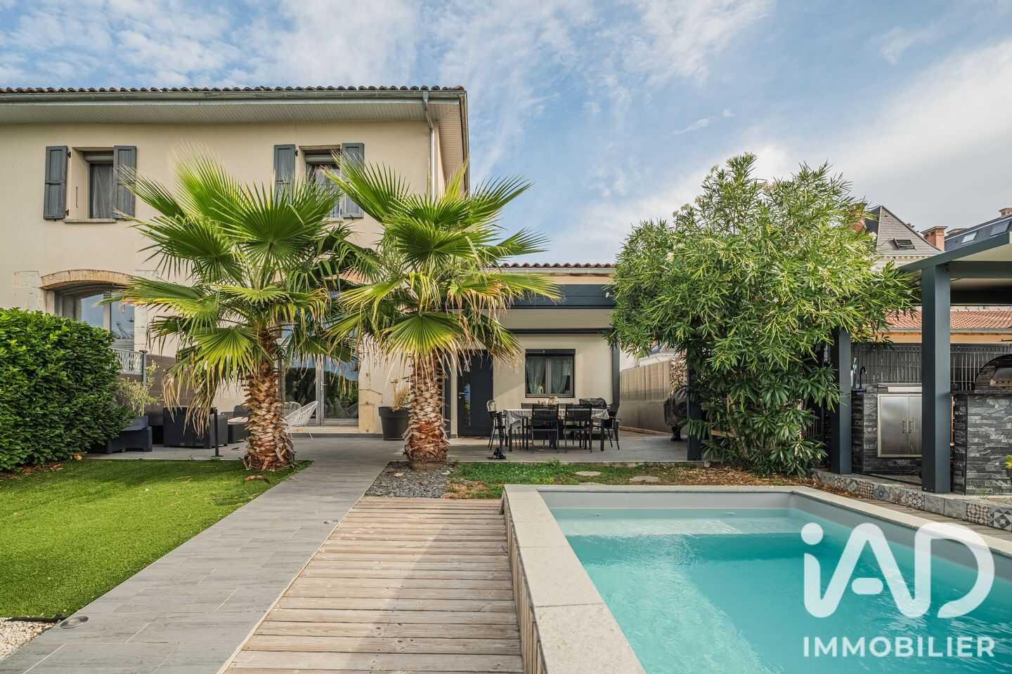 Maison 5 pièces 132 m² · à La Buisse · 132,5 m² · 425 000 €