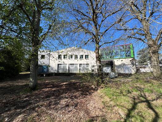 Local d'activités à vendre 420 000 € 2 200 m² d'espace de stockage Milly-la-Forêt 91490