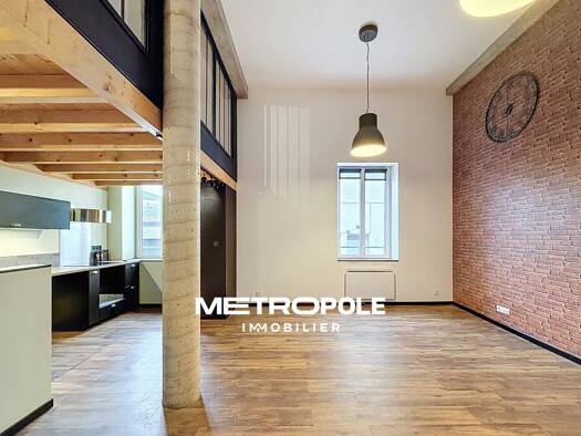 Loft à louer 770 € 3 pièces 2 chambres 84 m² RDC Tarare 69170