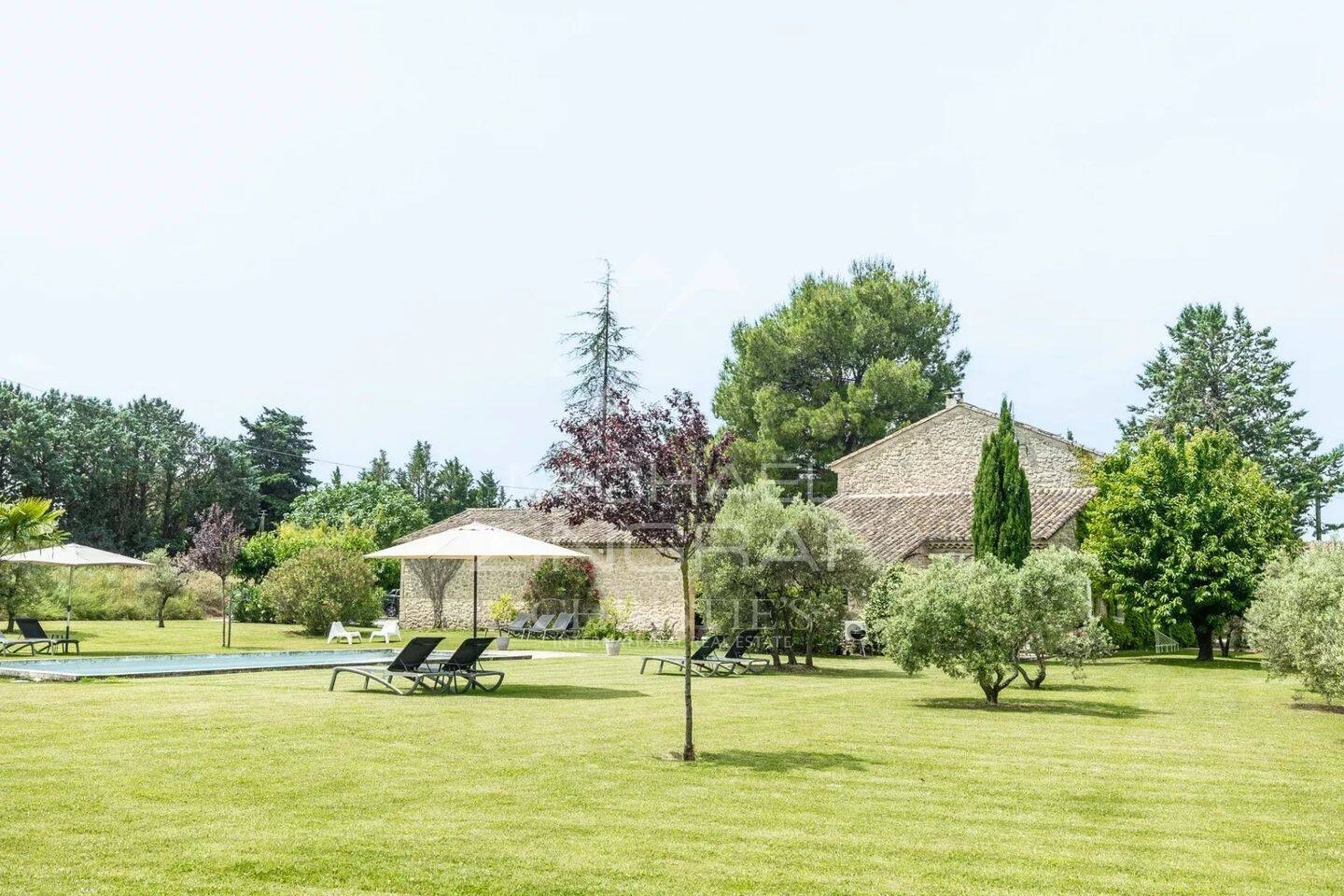 Maison 8 pièces 330 m² · à Robion · 330 m² · 1 798 000 €