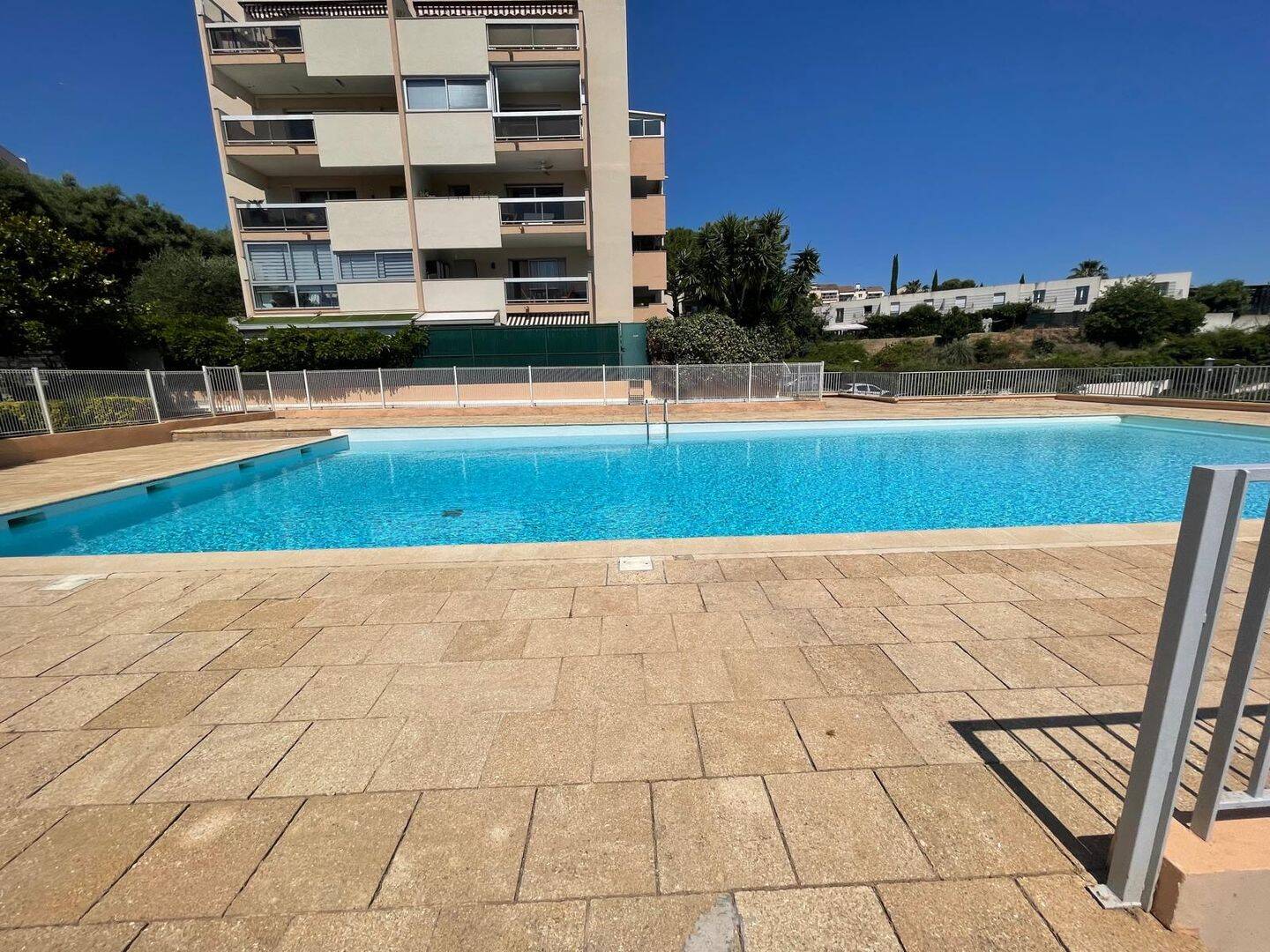 Appartement 1 pièce 30 m² · à Antibes · 29,6 m² · 870 €/mois