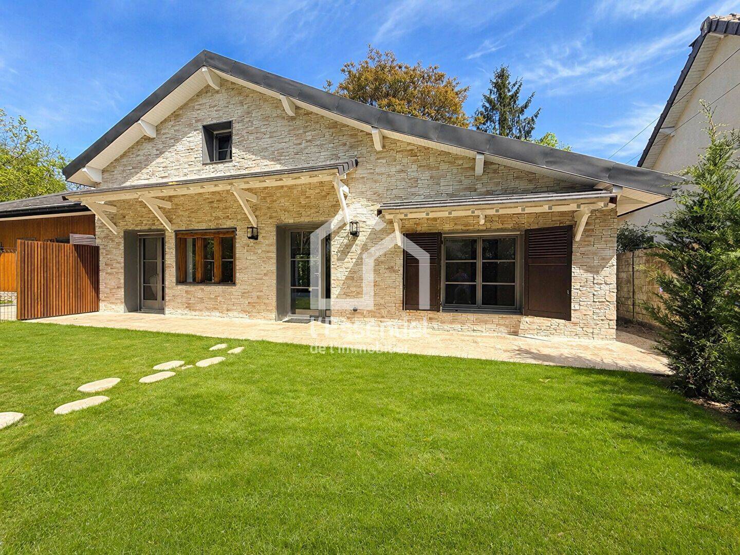 Maison 7 pièces 140 m² · à Maisons-Laffitte · 140 m² · 5 900 €/mois