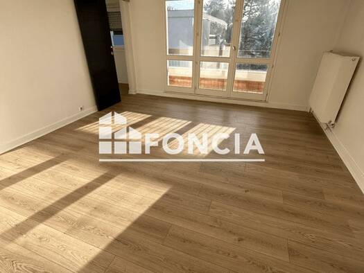 Appartement à louer 1 290 € 4 pièces 3 chambres 83,8 m² 4ème étage Cancy-Grands Godeaux-Bellevedere Yerres 91330