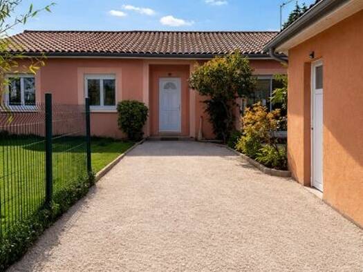 Maison de plain-pied à vendre 264 500 € 5 pièces 4 chambres 119 m² 900 m² de terrain Loupiac 33410