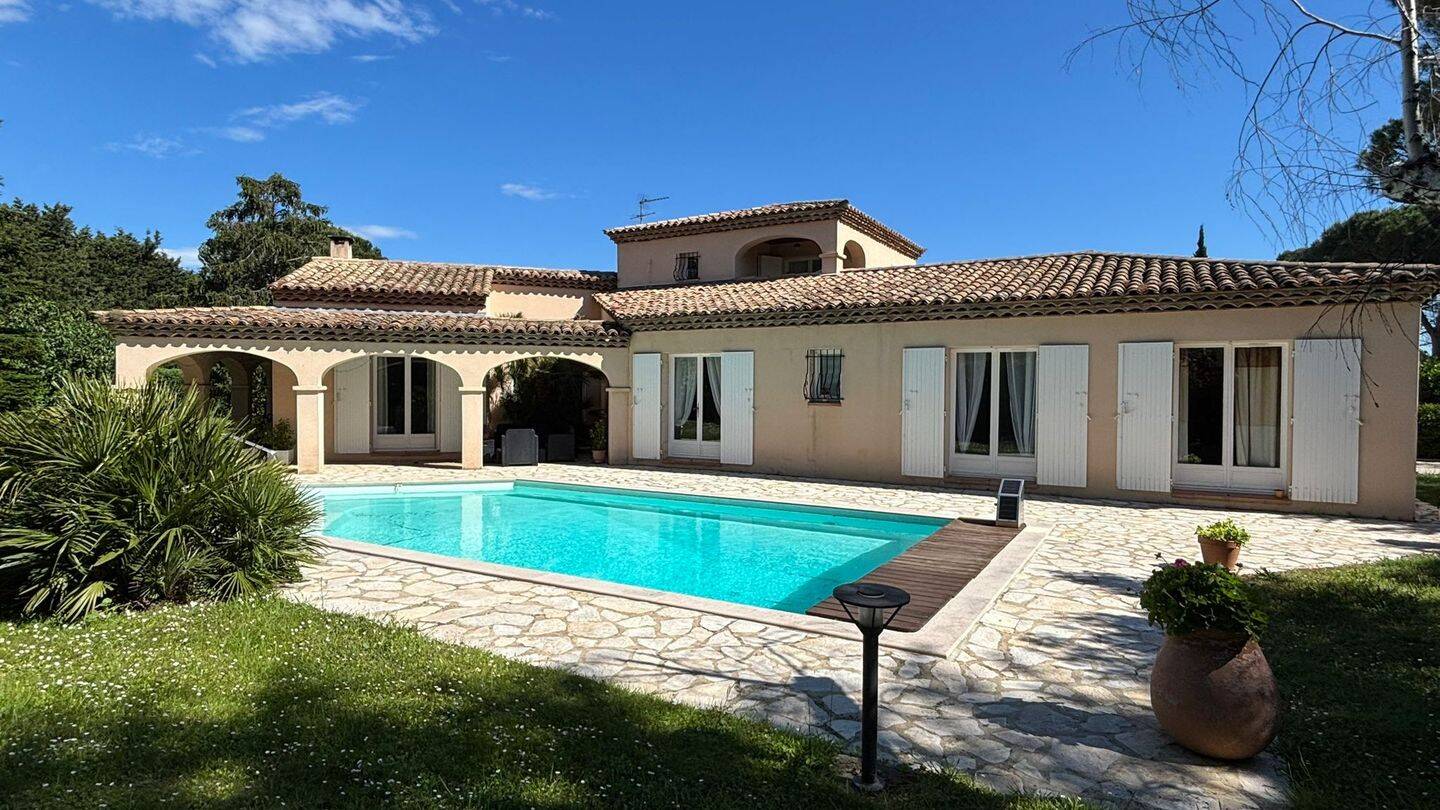 Maison 6 pièces 180 m² · à Nîmes · 180 m² · 590 000 €