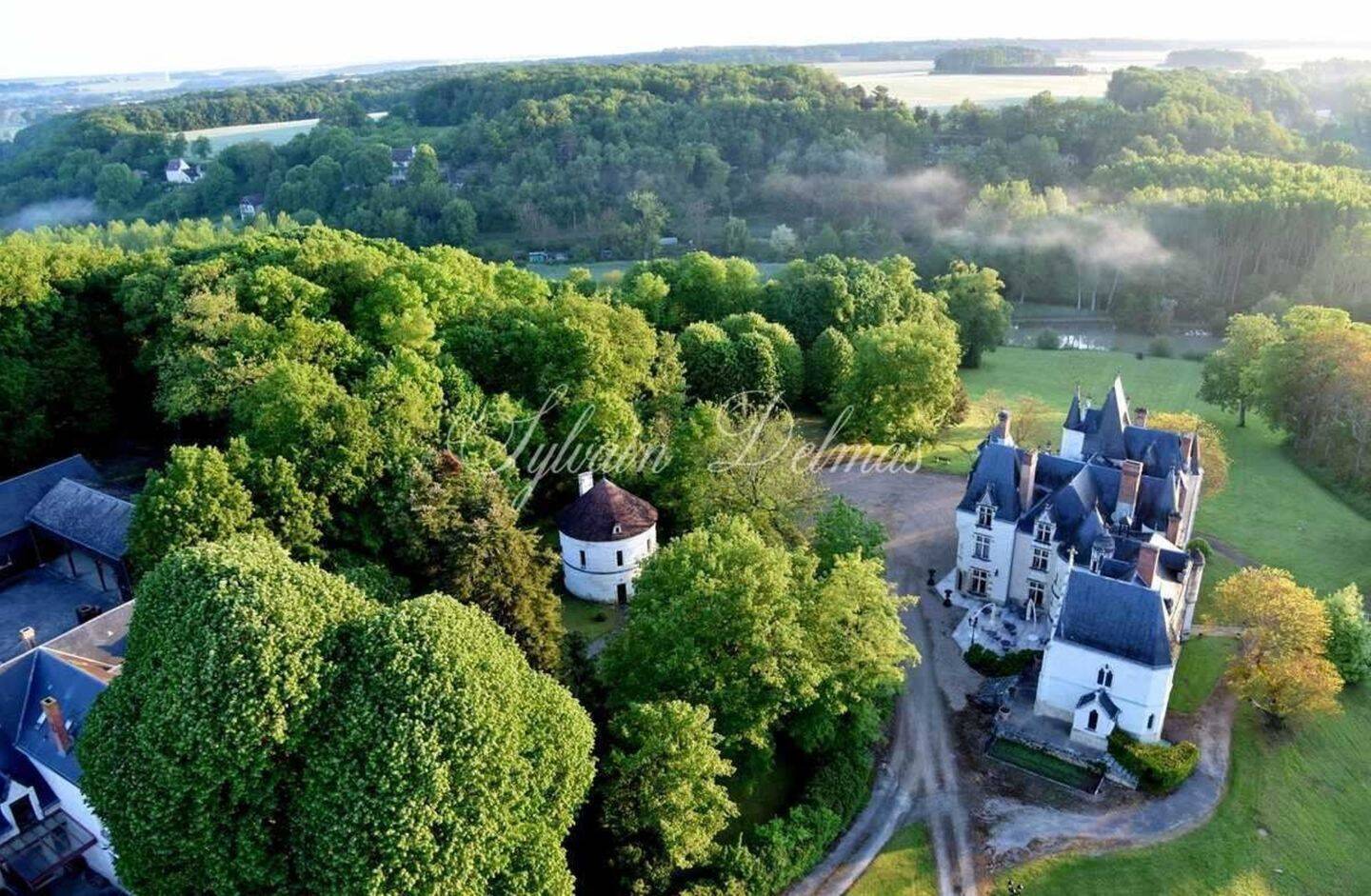 Maison 50 pièces 2000 m² · à Tours · 2 000 m² · 7 200 000 €
