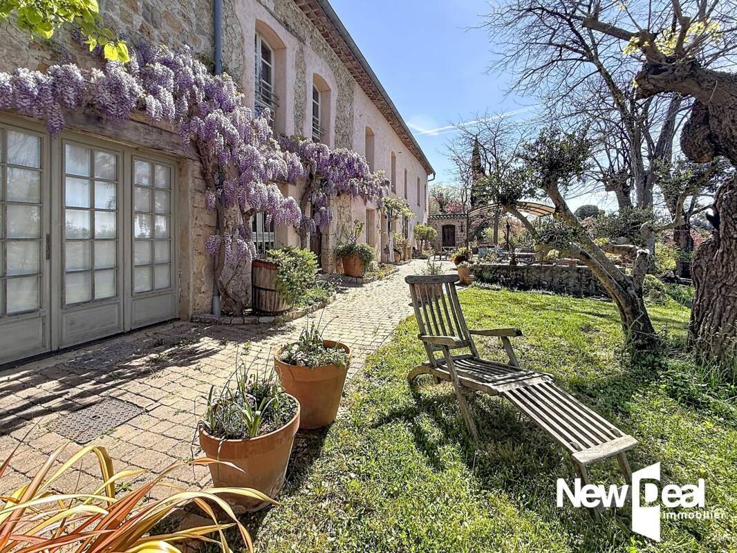 Maison 10 pièces 257 m² · à Tourrettes · 257 m² · 1 520 000 €