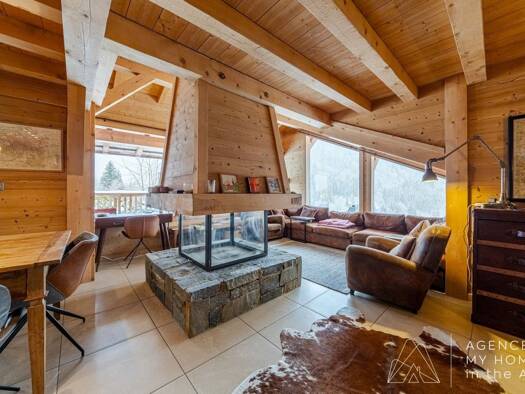 Chalet à vendre 1 400 000 € 7 pièces 6 chambres 161,1 m² 719 m² de terrain Les Gets 74260