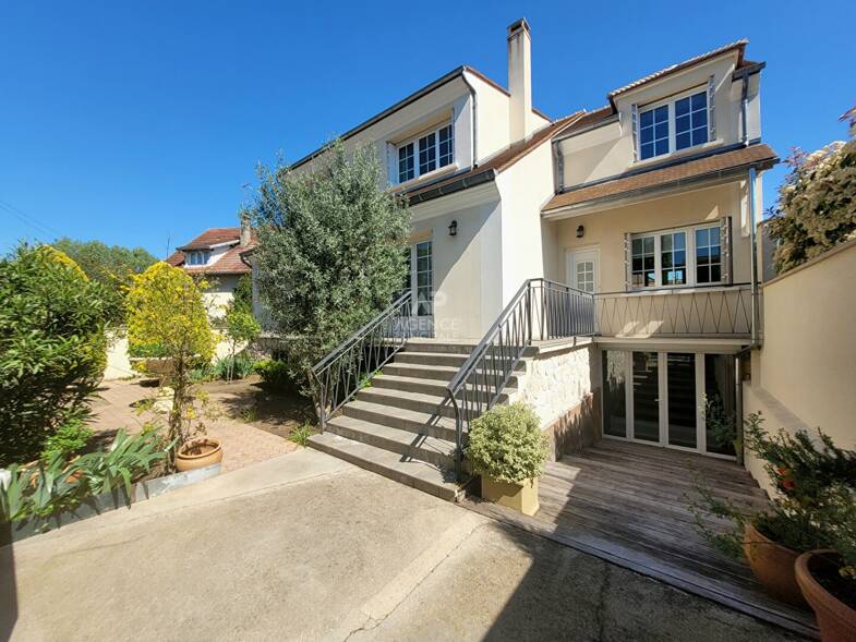 Maison à vendre 950 000 € 7 pièces 4 chambres 229 m² 450 m² de terrain Foch Poissy 78300