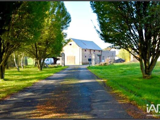 Local d'activités à vendre 496 000 € 131 m² d'espace de stockage Château-Gontier 53200