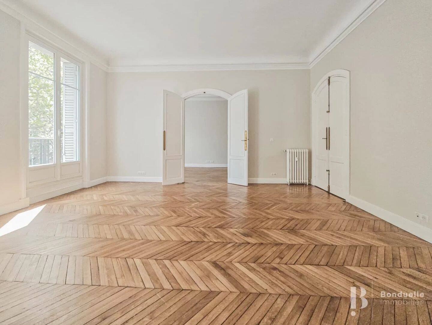 Appartement 6 pièces 200 m² · à Paris 8ème Arrondissement · 199,5 m² · 6 402 €/mois